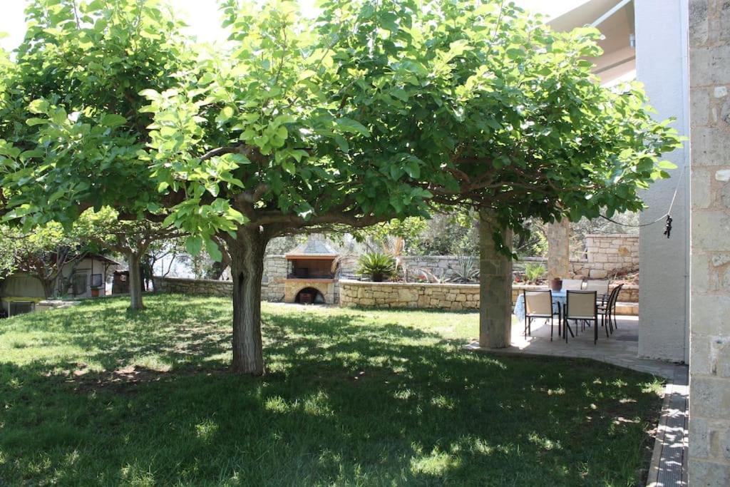 Karantou Villa Tirós Exterior foto